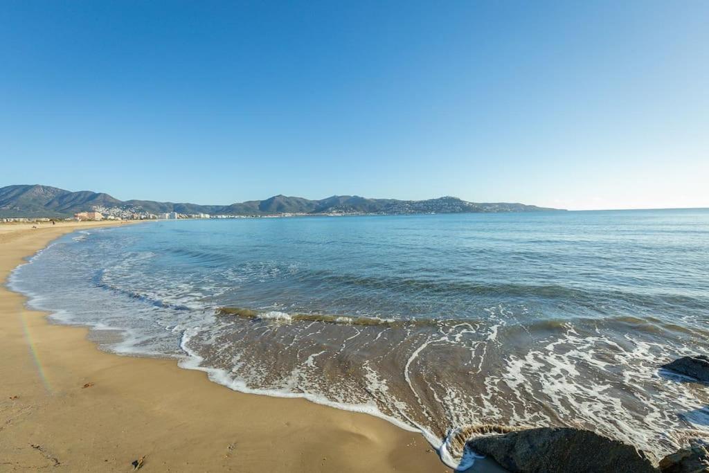 V020 - Puerto Primero เอมปูเรียบราบา ภายนอก รูปภาพ